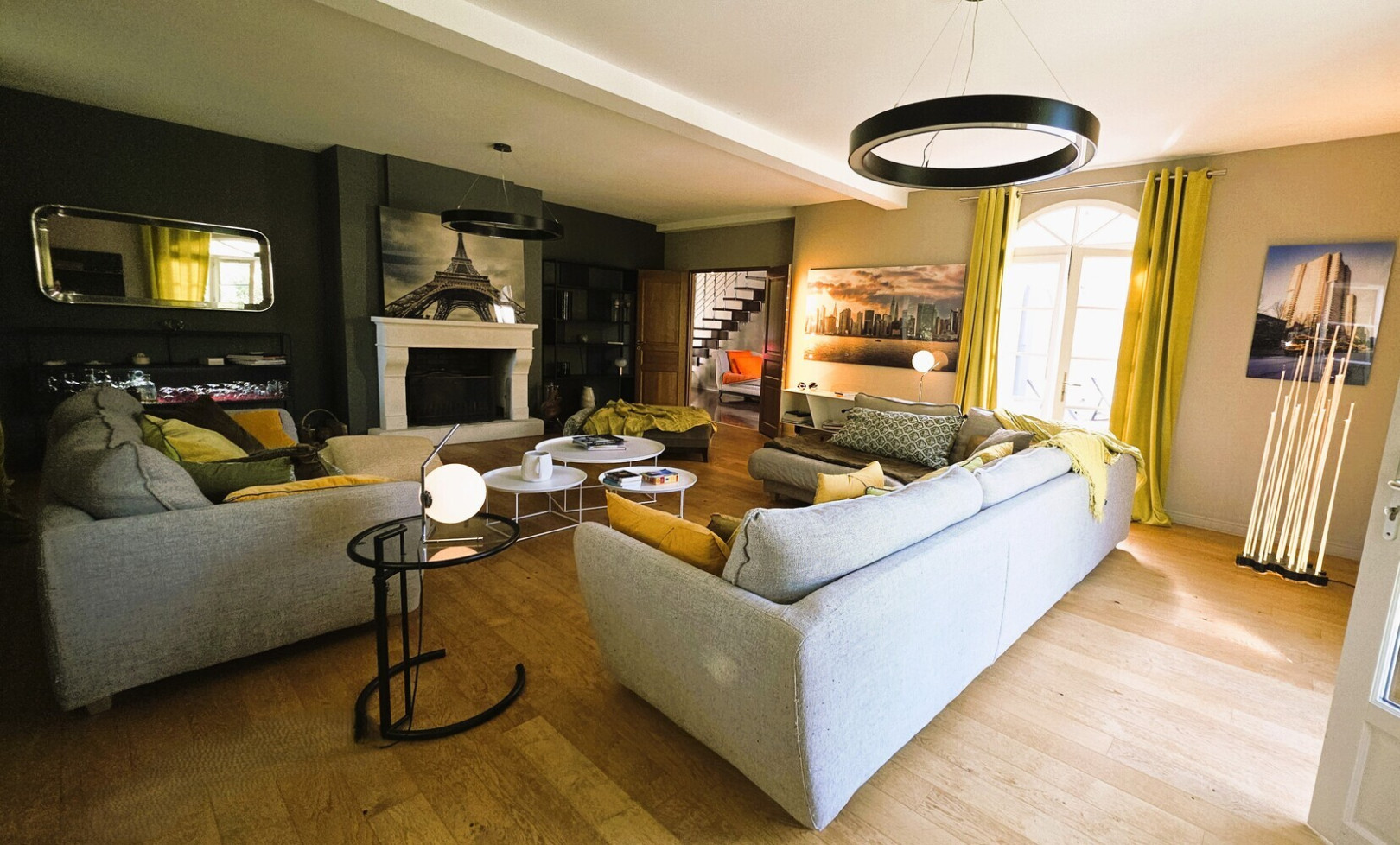 
                                                Vente
                                                 UNE SIGNATURE ARCHITECTURALE AU CŒUR D’UN ÉCR
