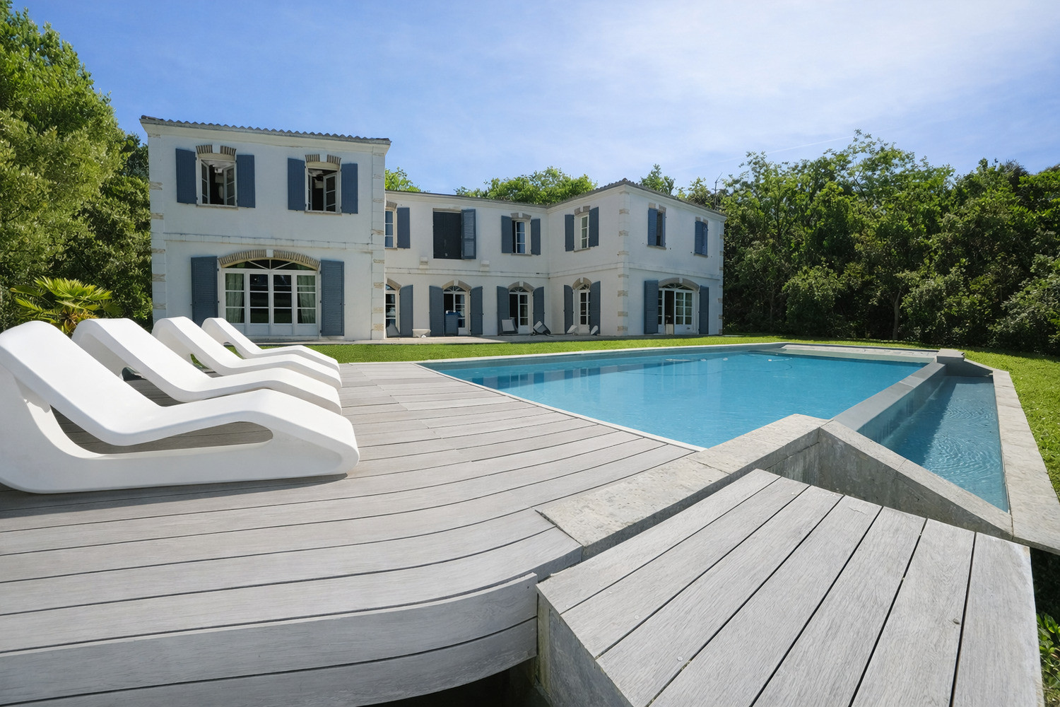 
                                                Vente
                                                 UNE SIGNATURE ARCHITECTURALE AU CŒUR D’UN ÉCR