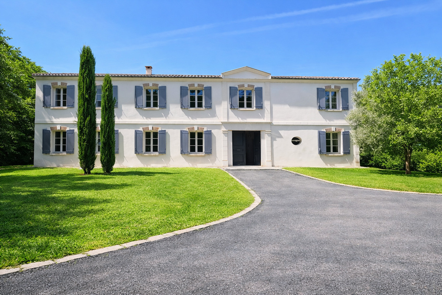
                                                Vente
                                                 UNE SIGNATURE ARCHITECTURALE AU CŒUR D’UN ÉCR