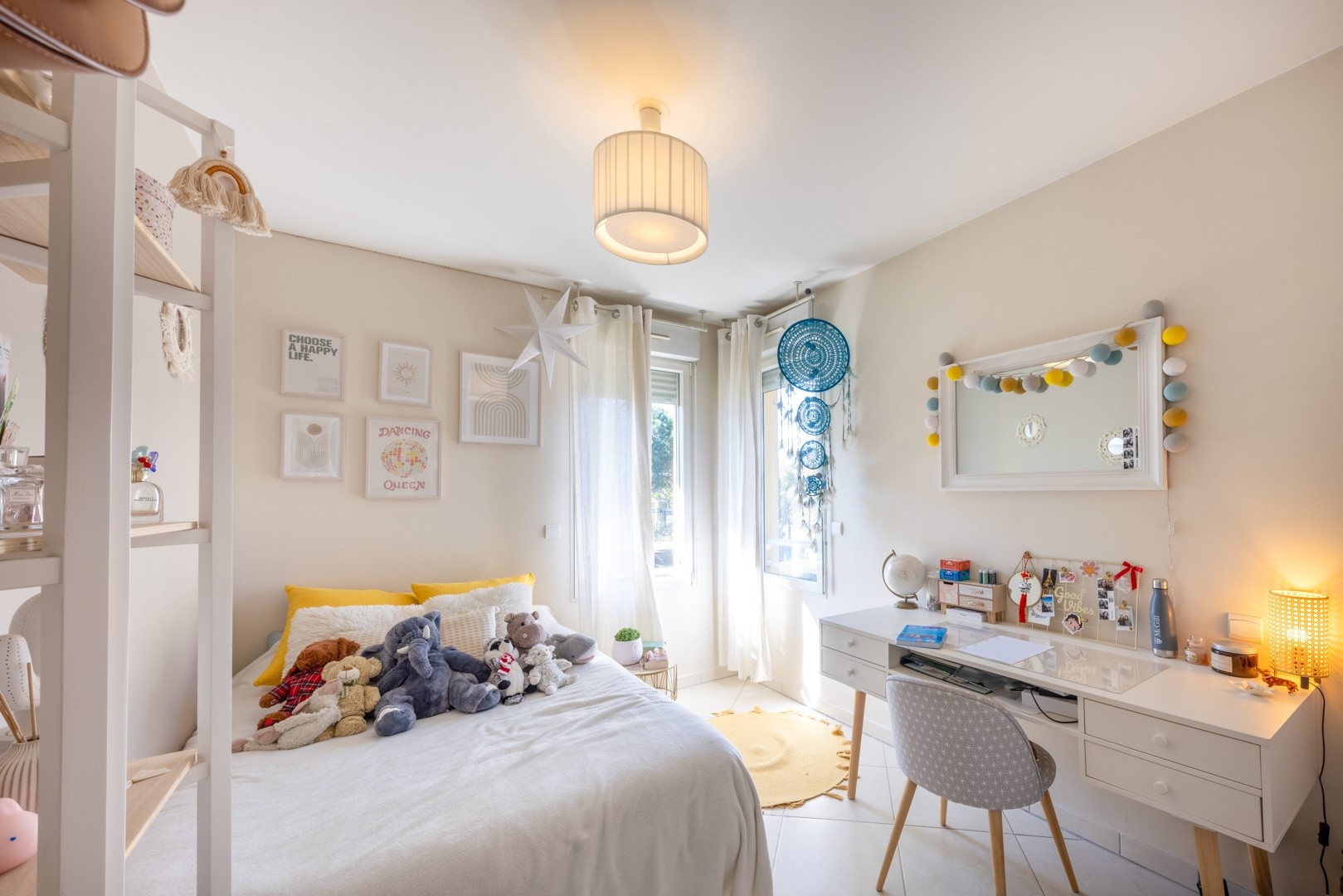
                                                Location
                                                 UNIQUE - Antibes résidentiel- Véritable penthouse meublé à l'année - 3 790 € / mois