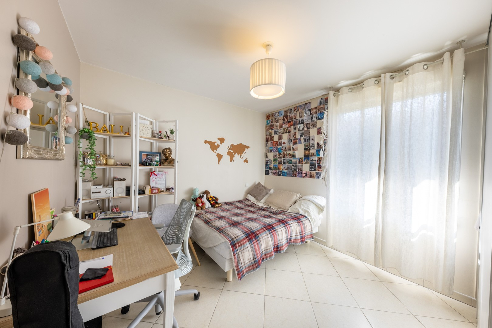 
                                                Location
                                                 UNIQUE - Antibes résidentiel- Véritable penthouse meublé à l'année - 3 790 € / mois