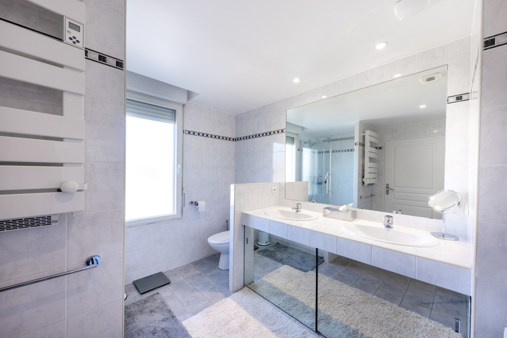 
                                                Location
                                                 UNIQUE - Antibes résidentiel- Véritable penthouse meublé à l'année - 3 790 € / mois