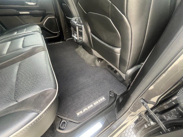 
                                                Utilitaire
                                                 Utilitaire - Dodge Ram 1500 CREW CAB 5.7 V8 LARAMIE SPORT PACK BLACK GPL - 79970€