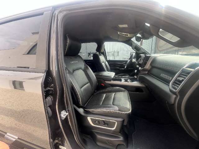 
                                                Utilitaire
                                                 Utilitaire - Dodge Ram 1500 CREW CAB 5.7 V8 LARAMIE SPORT PACK BLACK GPL - 79970€