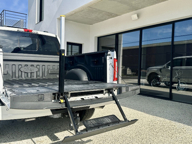 
                                                Utilitaire
                                                 Utilitaire - Ford F150 LIMITED SUPERCREW POWERBOOST HYBRIDE - 109970€