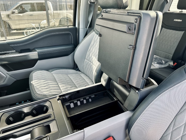 
                                                Utilitaire
                                                 Utilitaire - Ford F150 LIMITED SUPERCREW POWERBOOST HYBRIDE - 109970€