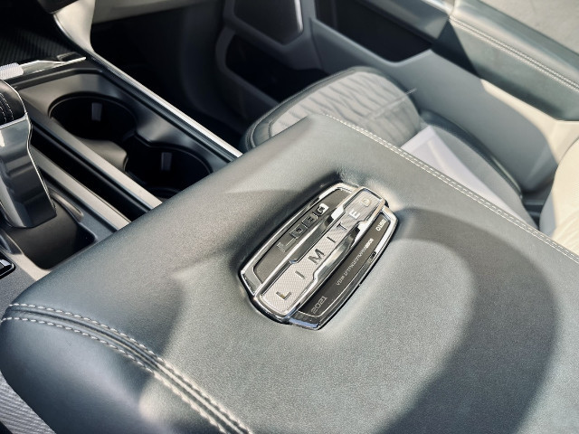 
                                                Utilitaire
                                                 Utilitaire - Ford F150 LIMITED SUPERCREW POWERBOOST HYBRIDE - 109970€