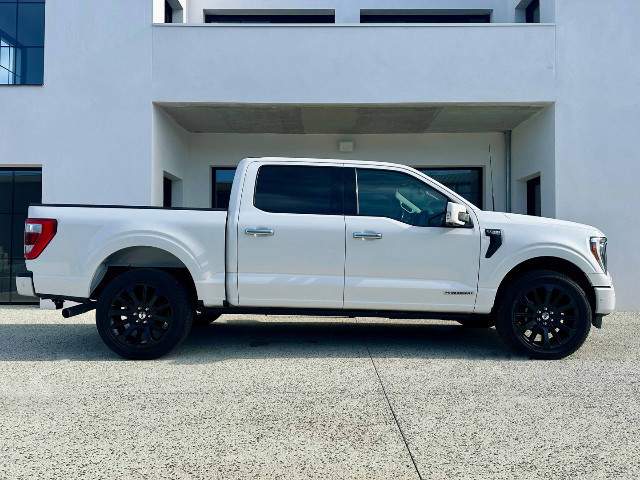 
                                                Utilitaire
                                                 Utilitaire Pick-up - Ford F150 LIMITED SUPERCREW POWERBOOST HYBRIDE - 109970€