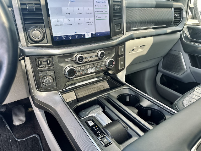 
                                                Utilitaire
                                                 Utilitaire Pick-up - Ford F150 LIMITED SUPERCREW POWERBOOST HYBRIDE - 99970€