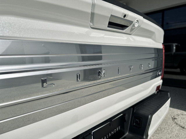 
                                                Utilitaire
                                                 Utilitaire Pick-up - Ford F150 LIMITED SUPERCREW POWERBOOST HYBRIDE - 99970€