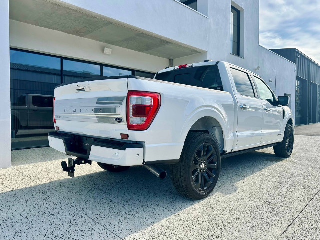 
                                                Utilitaire
                                                 Utilitaire Pick-up - Ford F150 LIMITED SUPERCREW POWERBOOST HYBRIDE - 99970€