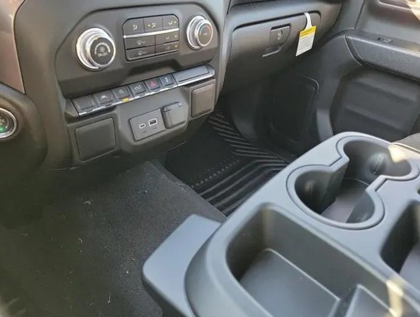 
                                                Utilitaire
                                                 Utilitaire Pick-up - Gmc Sierra 1500 PRO 2026 FLEXFUEL E85 5.3L V8 - 89970€