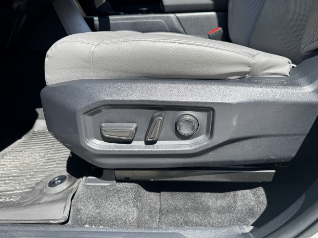 
                                                Utilitaire
                                                 Utilitaire Pick-up - Toyota Tundra SR5 3.4L V6 DOUBLE CABINE - 86970€