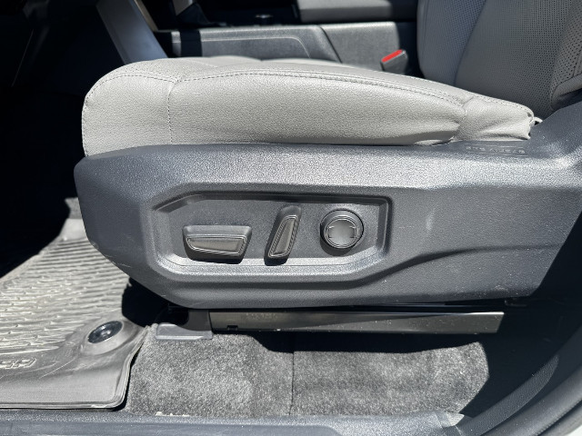 
                                                Utilitaire
                                                 Utilitaire - Toyota Tundra SR5 3.4L V6 DOUBLE CABINE - 86970€