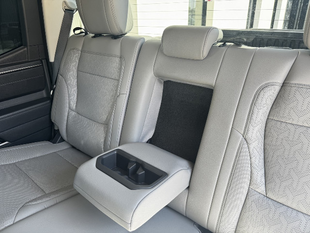 
                                                Utilitaire
                                                 Utilitaire - Toyota Tundra SR5 3.4L V6 DOUBLE CABINE - 86970€