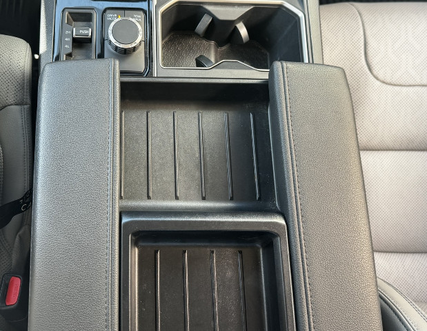 
                                                Utilitaire
                                                 Utilitaire - Toyota Tundra SR5 3.4L V6 DOUBLE CABINE - 86970€