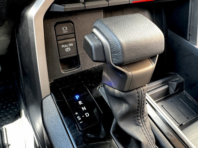 
                                                Utilitaire
                                                 Utilitaire - Toyota Tundra SR5 3.4L V6 DOUBLE CABINE - 86970€