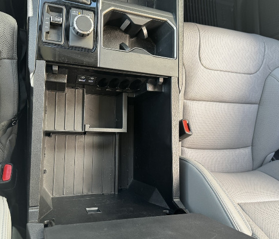 
                                                Utilitaire
                                                 Utilitaire - Toyota Tundra SR5 3.4L V6 DOUBLE CABINE - 86970€