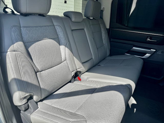 
                                                Utilitaire
                                                 Utilitaire - Toyota Tundra SR5 3.4L V6 DOUBLE CABINE - 86970€