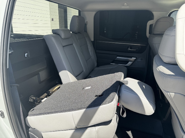 
                                                Utilitaire
                                                 Utilitaire - Toyota Tundra SR5 3.4L V6 DOUBLE CABINE - 86970€