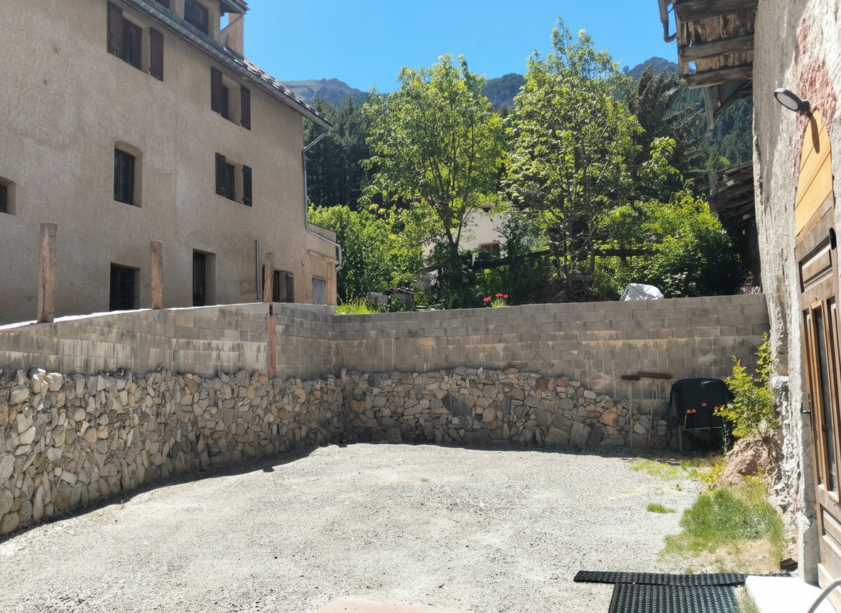 
                                                Vente
                                                 VAL-DES-PRÉS – Appartement T2 rénové de 32 m²