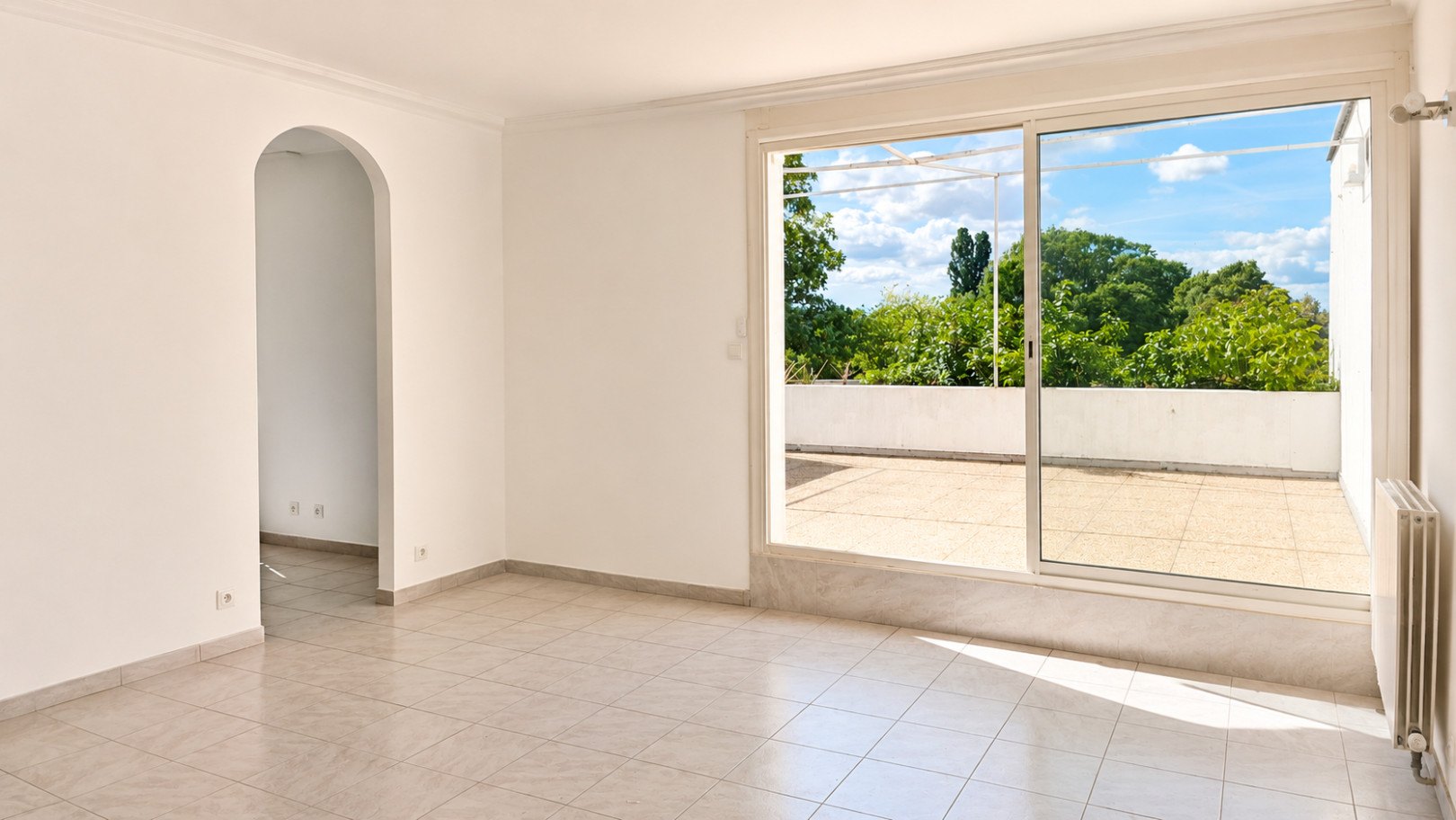 
                                                Vente
                                                 Valence le Haut (et non Le Plan). T4 avec terrasse de 20 m2 sur le parc