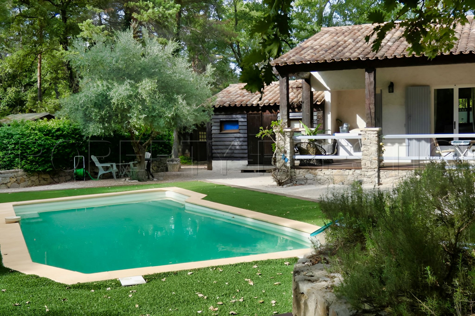 
                                                Vente
                                                 VAR FAYENCE PROPRIETE 6800 M² ET VILLA 180 M²