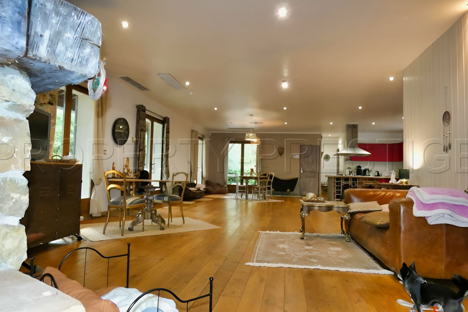 
                                                Vente
                                                 VAR FAYENCE PROPRIETE 6800 M² ET VILLA 180 M²