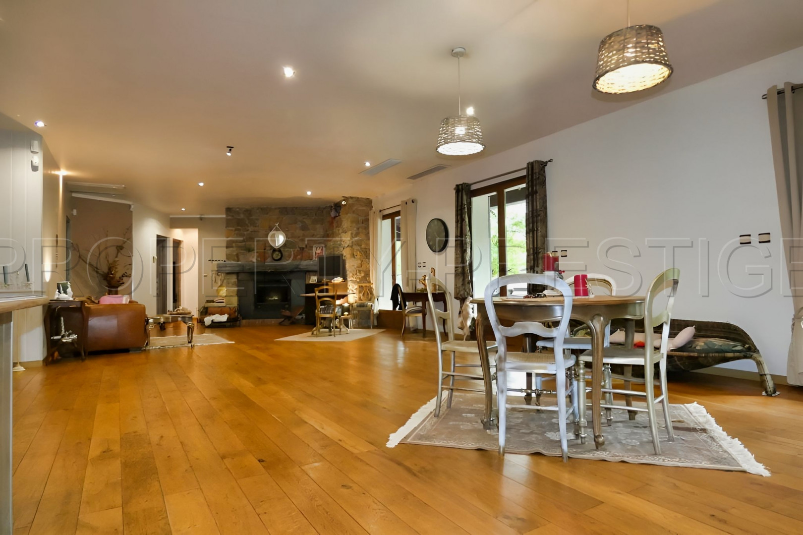 
                                                Vente
                                                 VAR FAYENCE PROPRIETE 6800 M² ET VILLA 180 M²