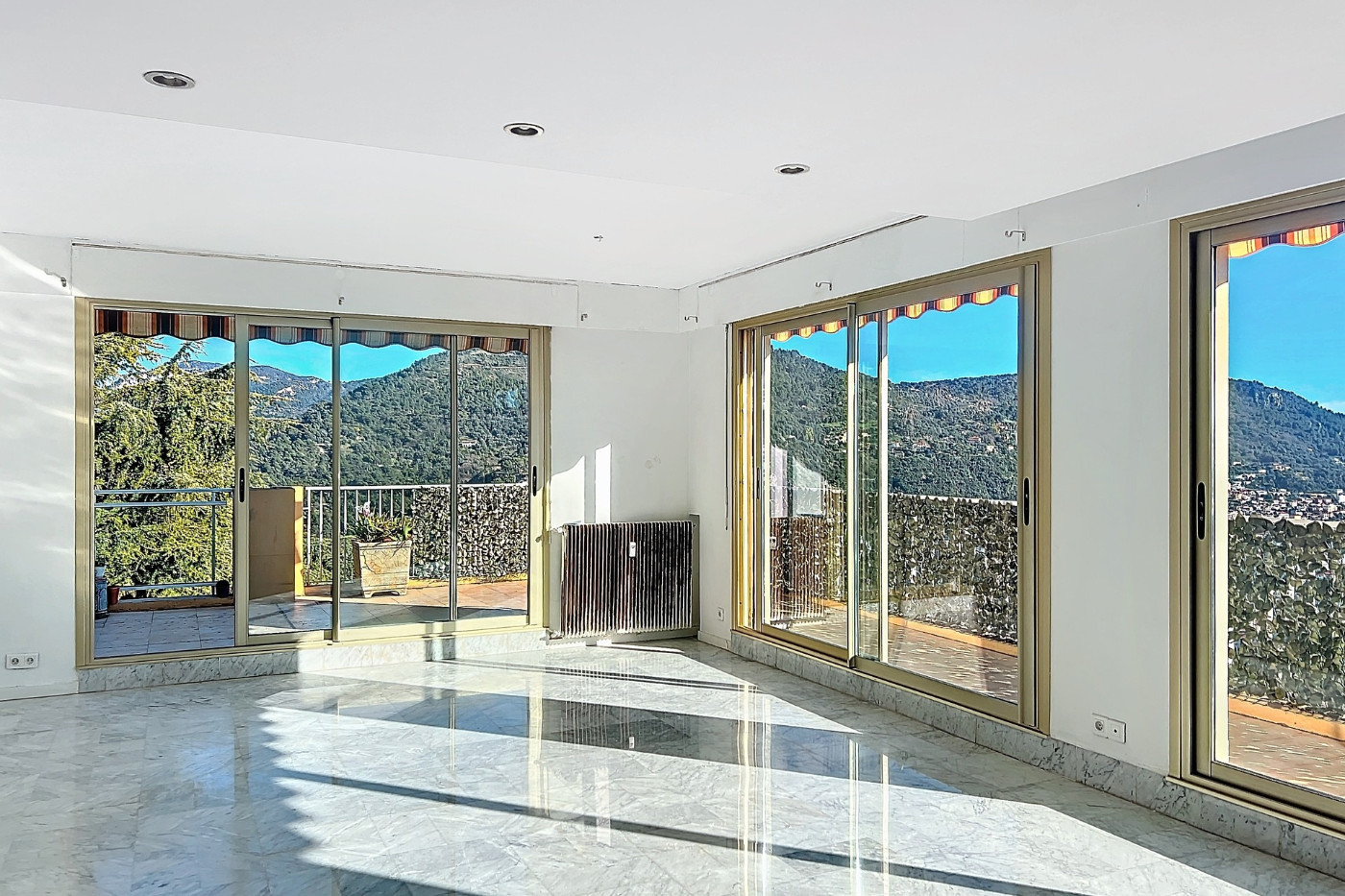 
                                                Location
                                                 Vaste 4 Pièces lumineux 118 m²