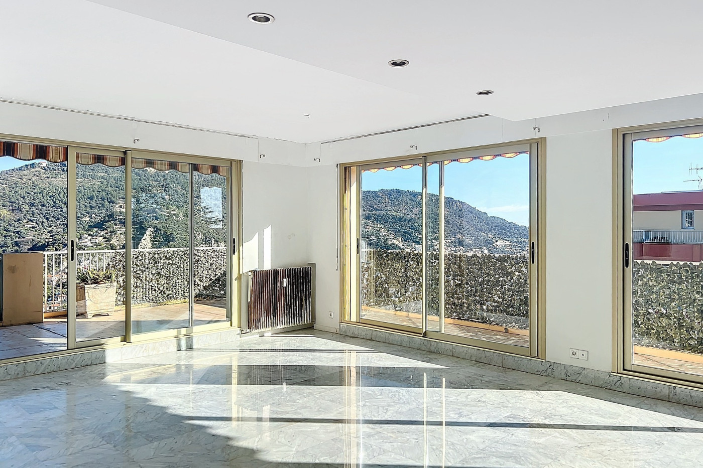 
                                                Location
                                                 Vaste 4 Pièces lumineux 118 m²