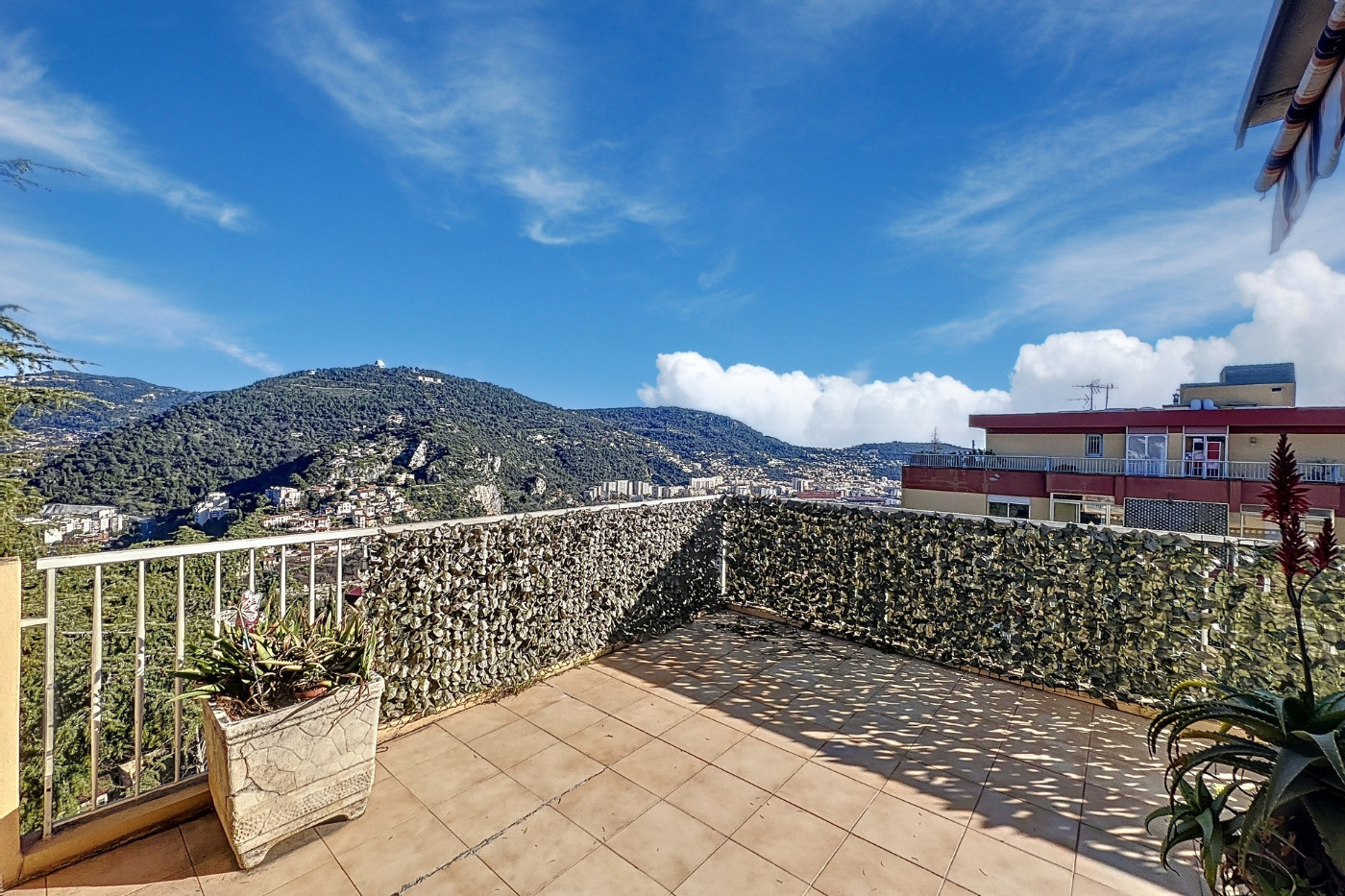
                                                Location
                                                 Vaste 4 Pièces lumineux 118 m²
