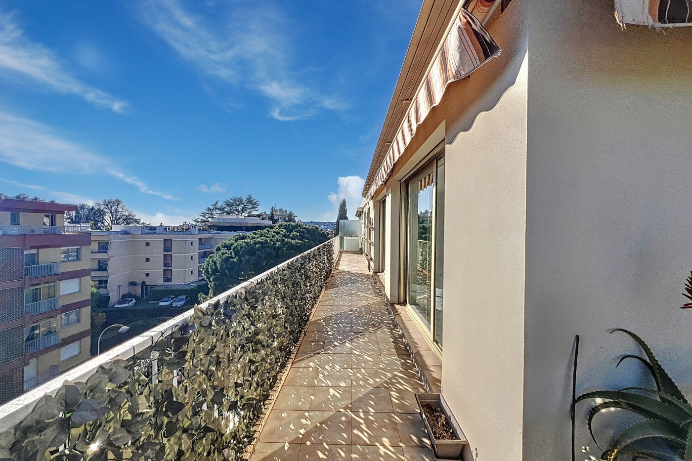 
                                                Location
                                                 Vaste 4 Pièces lumineux 118 m²