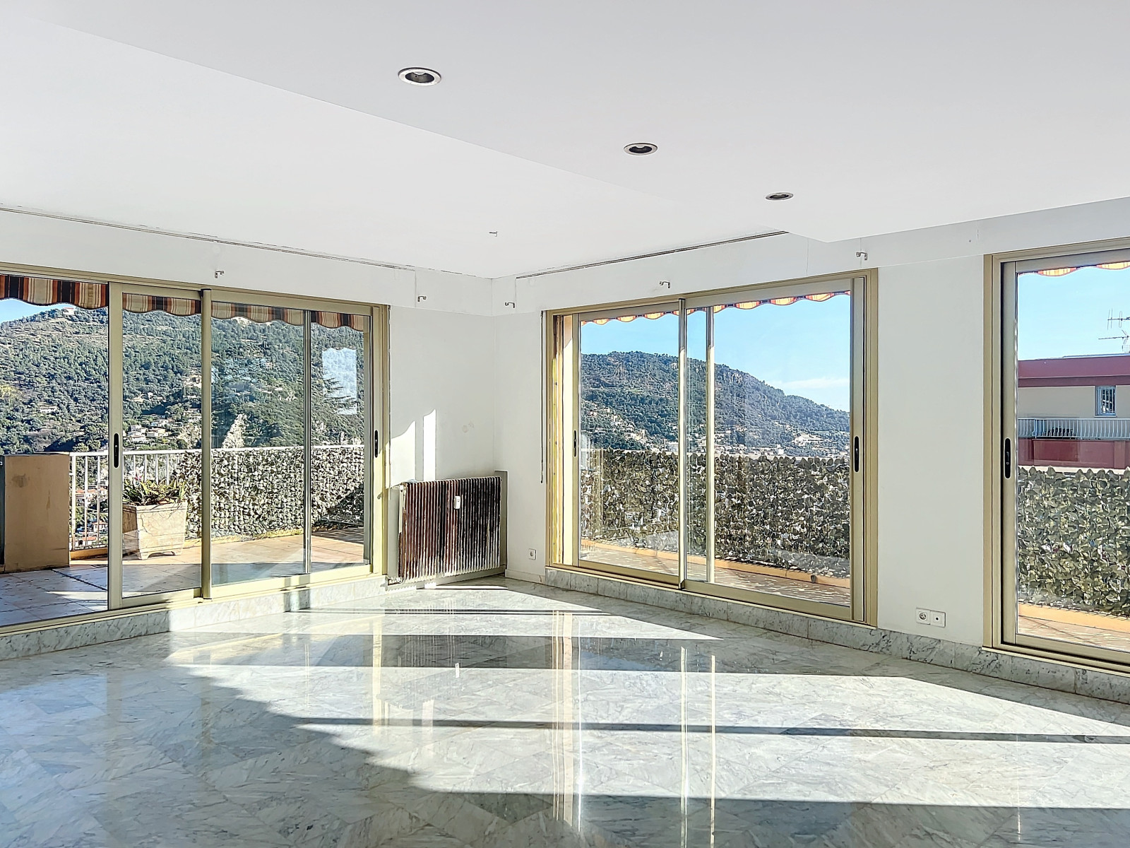 
                                                Location
                                                 Vaste 4 Pièces lumineux 118 m²