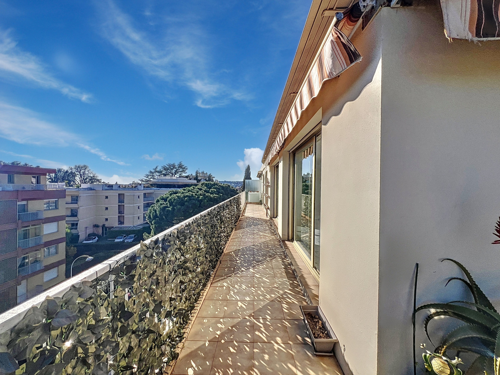 
                                                Location
                                                 Vaste 4 Pièces lumineux 118 m²
