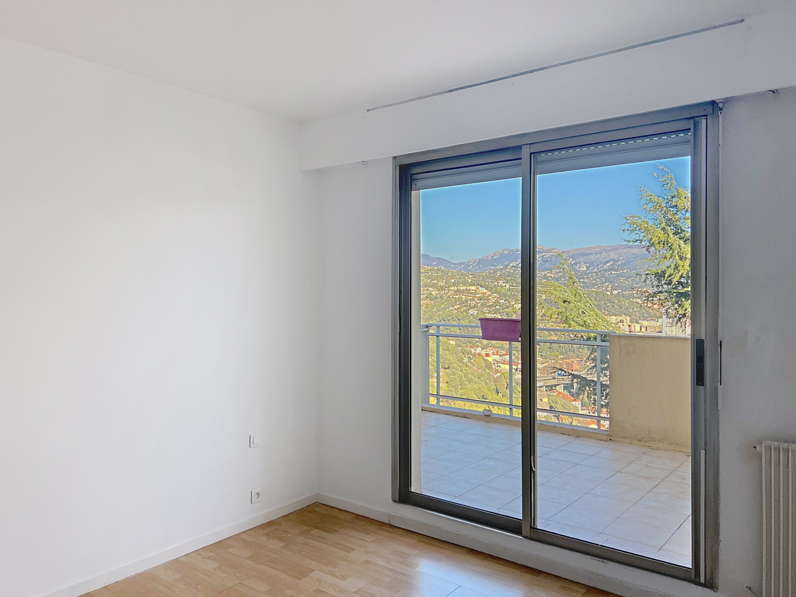 
                                                Location
                                                 Vaste 4 Pièces lumineux 118 m²