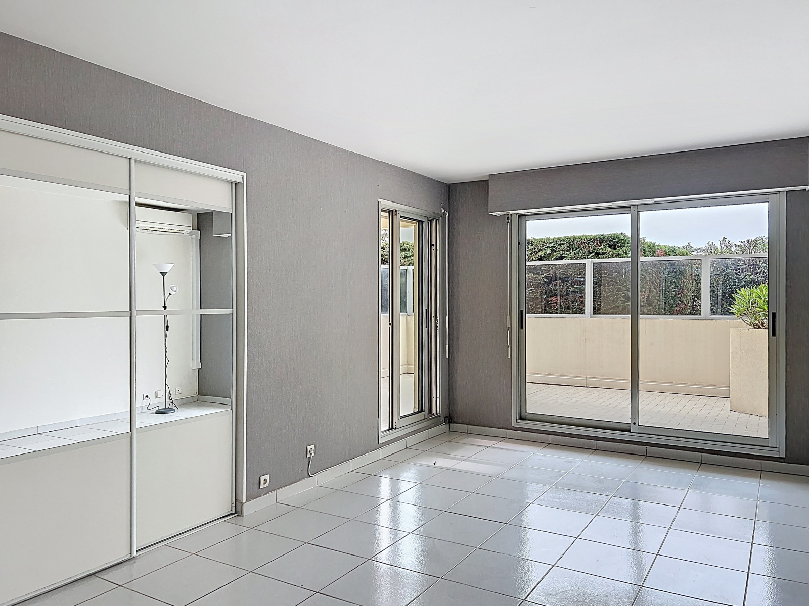 
                                                Location
                                                 Vaste appartement 4 pièces