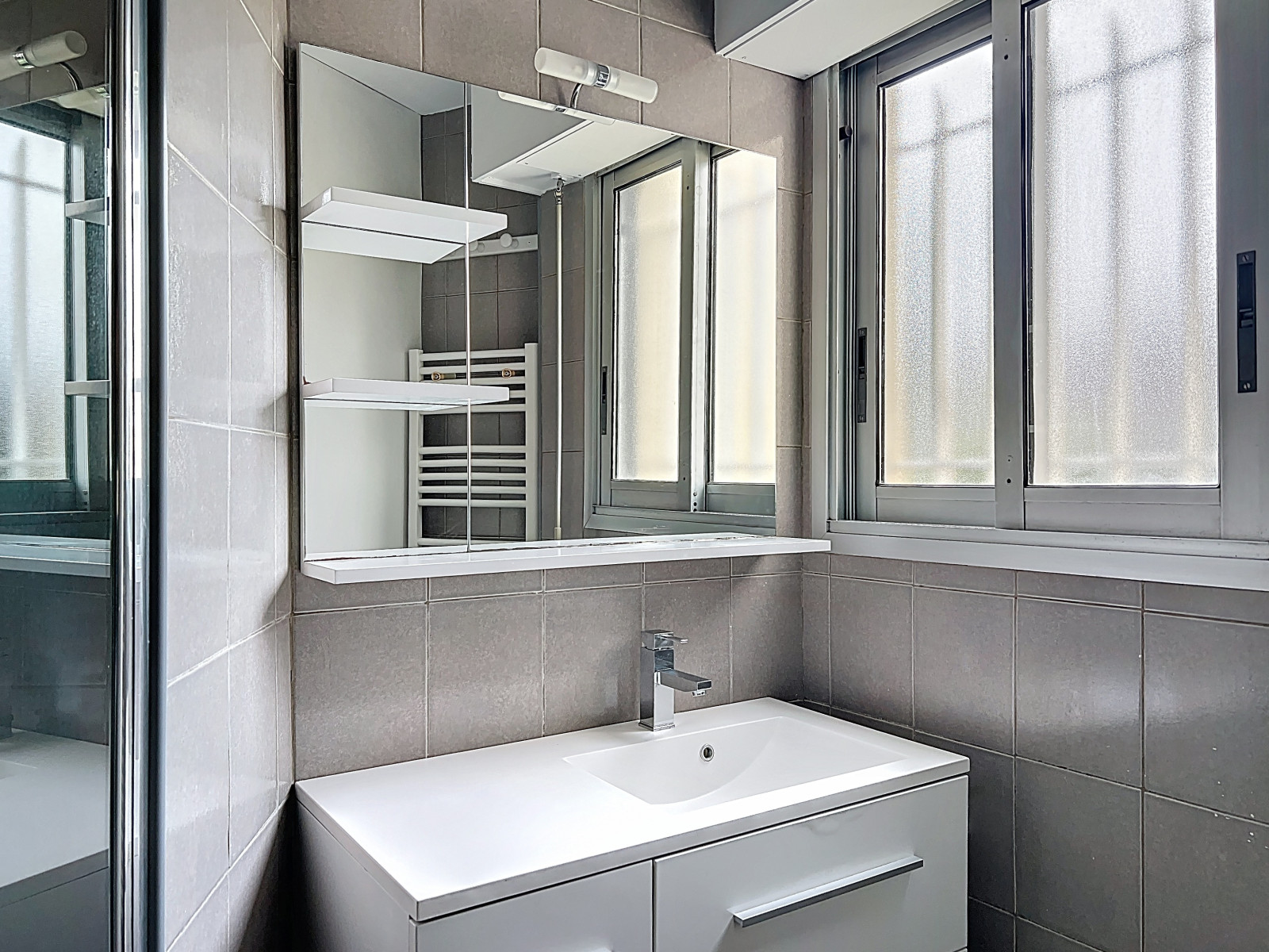 
                                                Location
                                                 Vaste appartement 4 pièces