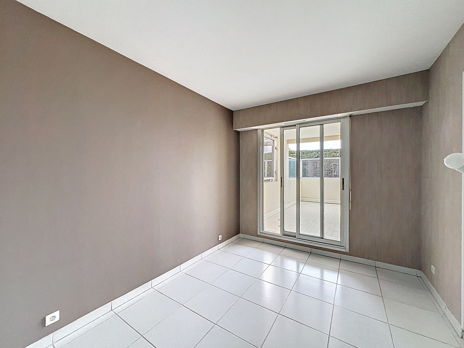 
                                                Location
                                                 Vaste appartement 4 pièces