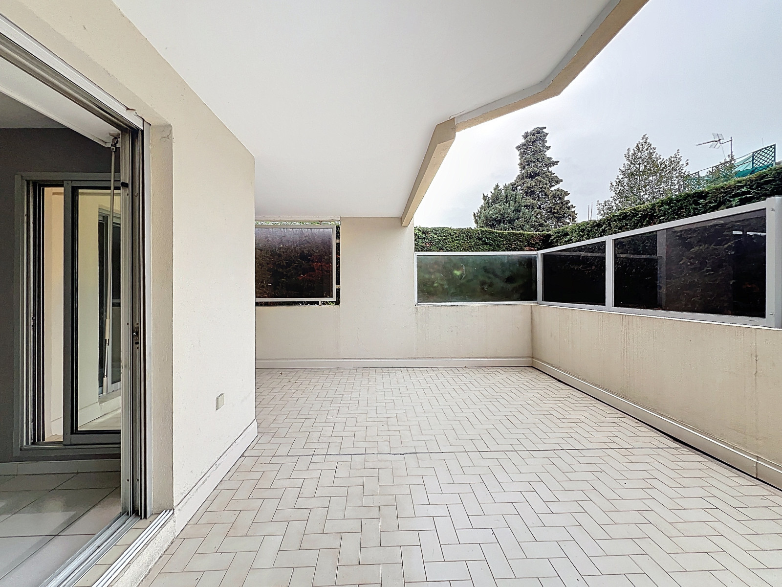 
                                                Location
                                                 Vaste appartement 4 pièces