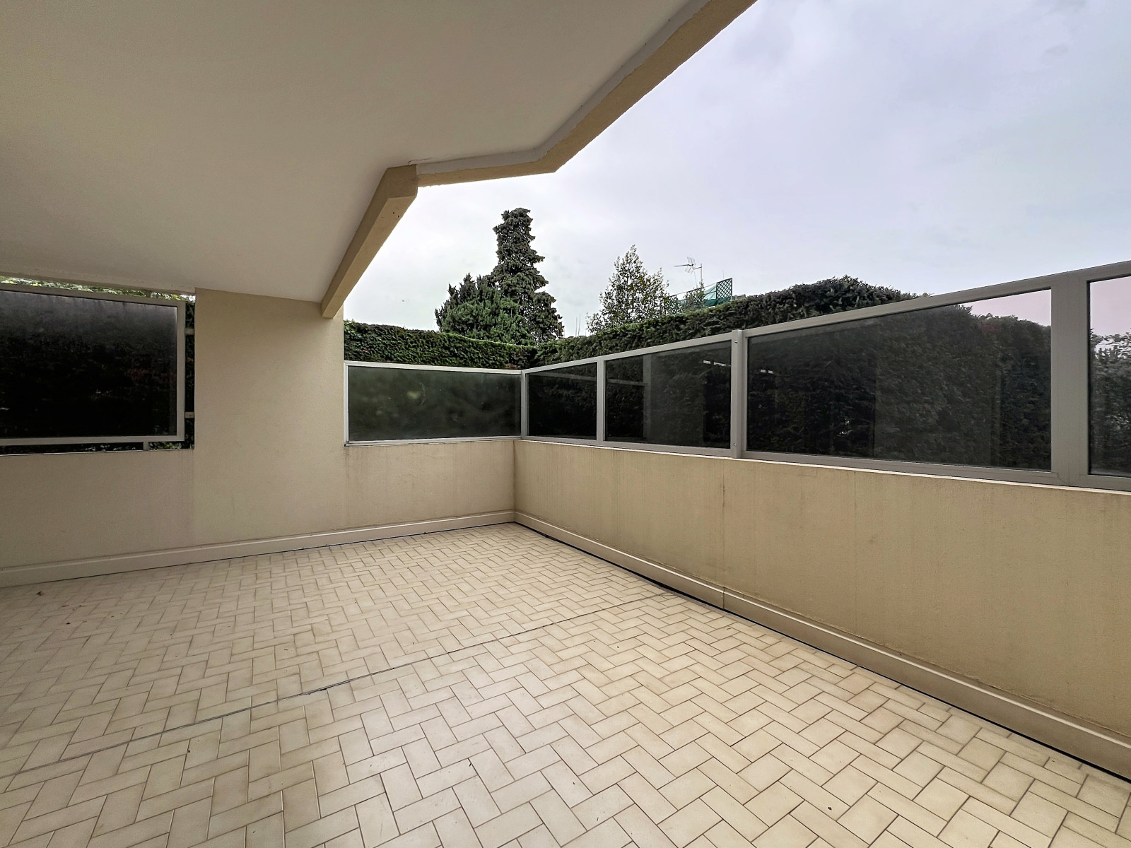 
                                                Location
                                                 Vaste appartement 4 pièces