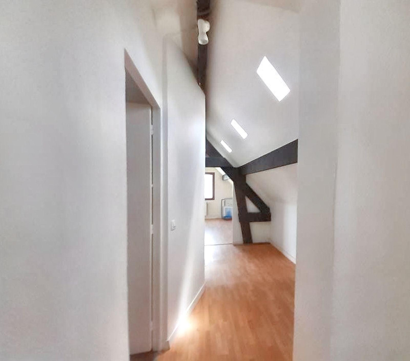 
                                                Location
                                                 Vaste maison 1930 rénovée conviviale accueillante