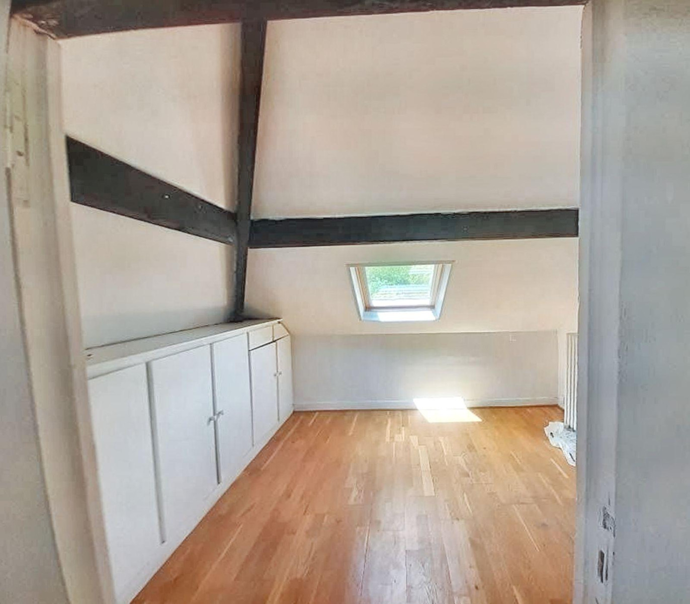 
                                                Location
                                                 Vaste maison 1930 rénovée conviviale accueillante