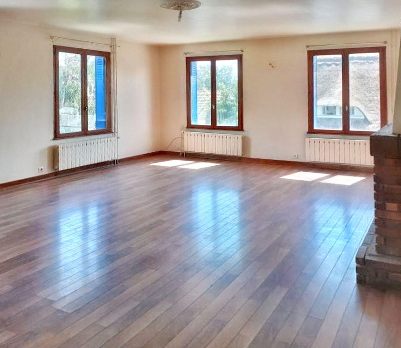 
                                                Location
                                                 Vaste maison 1930 rénovée conviviale accueillante