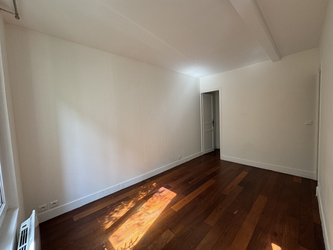 
                                                Location
                                                 Vaste studio avec grand espace nuit