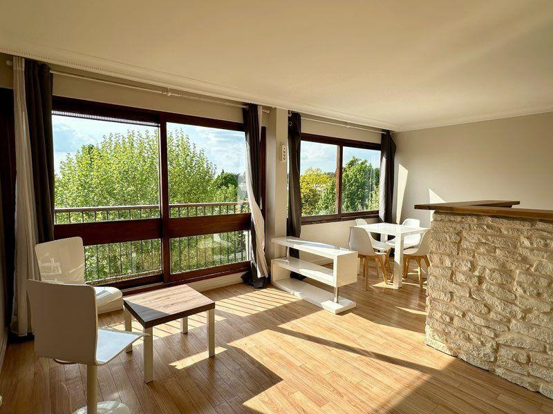 
                                                Location
                                                 Vaste studio meublé 35m2 dernier étage