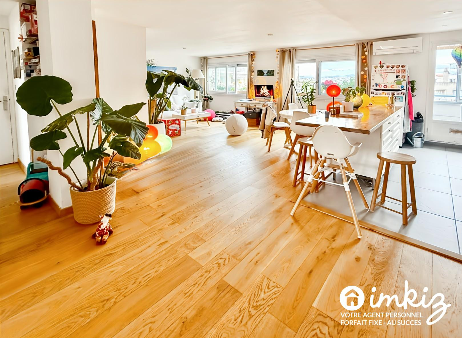
                                                Vente
                                                 Vaste T4 lumineux Rue des Tyrans