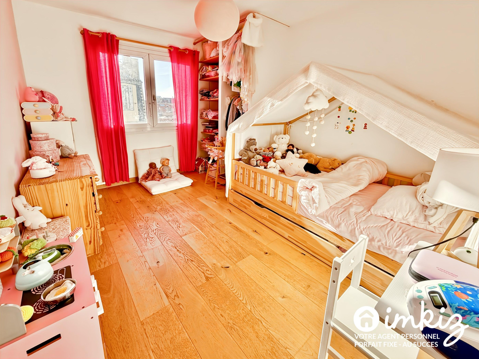 
                                                Vente
                                                 Vaste T4 lumineux Rue des Tyrans