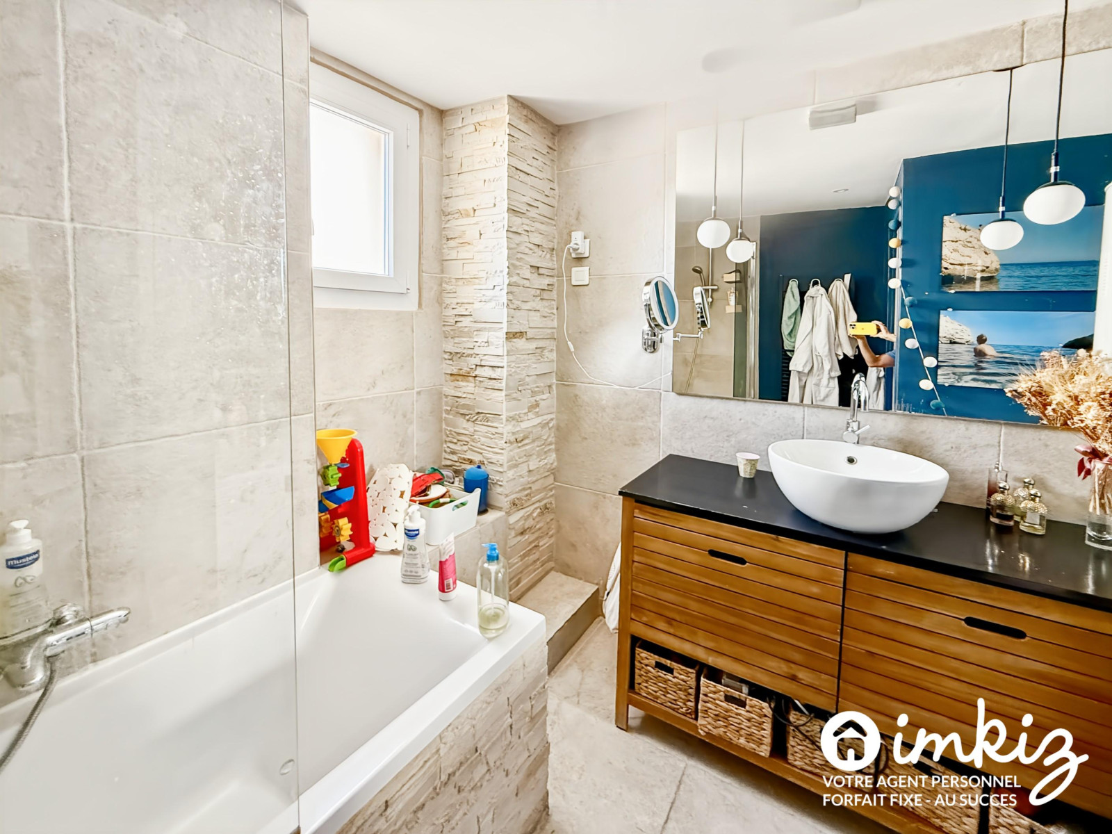 
                                                Vente
                                                 Vaste T4 lumineux Rue des Tyrans