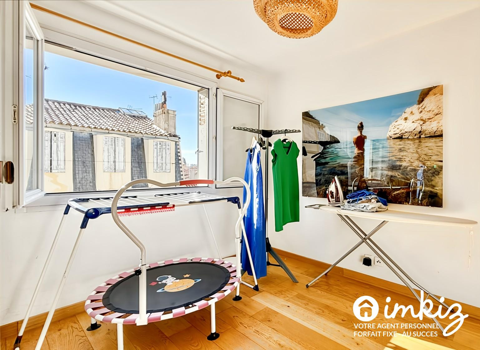
                                                Vente
                                                 Vaste T4 lumineux Rue des Tyrans